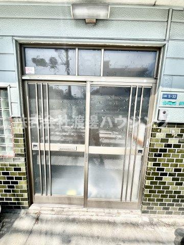 上島町貸家の玄関
