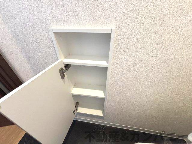 西垣生町の中古のおうち　松山市西垣生町中古戸建のトイレ|収納スペースです