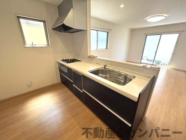 西垣生町の中古のおうち　松山市西垣生町中古戸建のキッチン|きれいなキッチンです