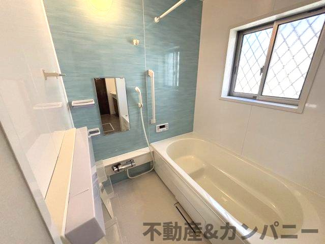 西垣生町の中古のおうち　松山市西垣生町中古戸建の浴室|日々の疲れを癒すお風呂付です