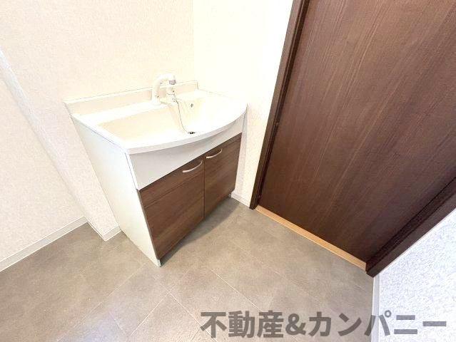 西垣生町の中古のおうち　松山市西垣生町中古戸建の独立洗面台|独立洗面化粧台付き
