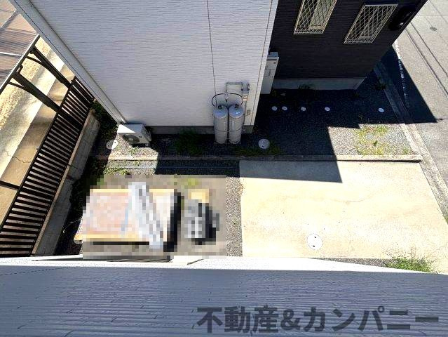 西垣生町の中古のおうち　松山市西垣生町中古戸建のその他|バルコニーからみた駐車場です