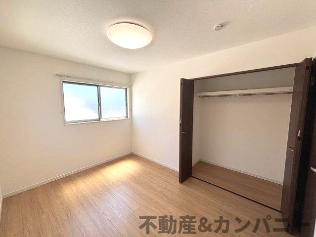 西垣生町の中古のおうち　松山市西垣生町中古戸建の洋室|落ち着いた色調の洋室です