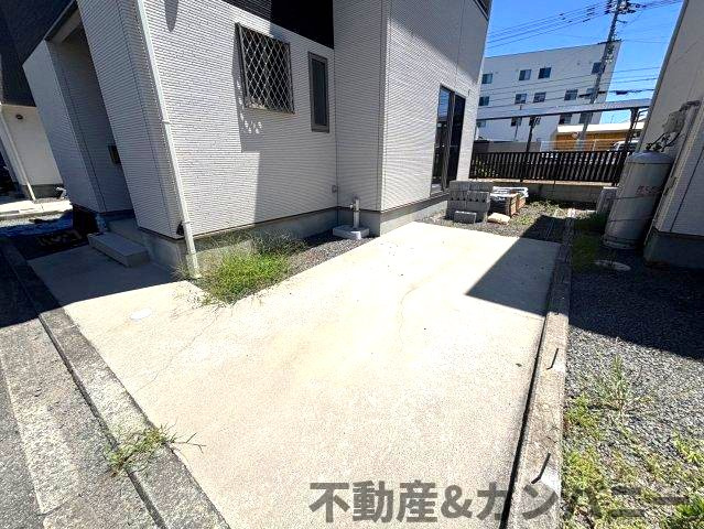 西垣生町の中古のおうち　松山市西垣生町中古戸建の駐車場|駐車場に車を止められます