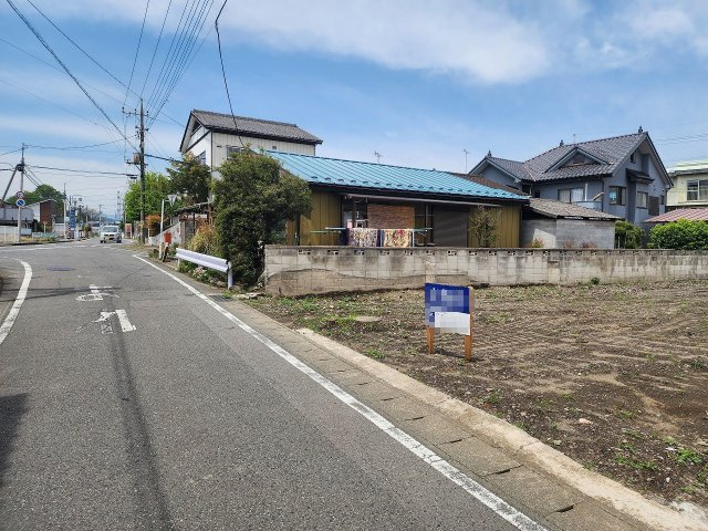高崎市上豊岡町　売地の前面道路含む現地写真