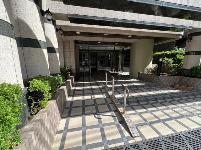 ライオンズプラザ松戸中央公園のエントランス