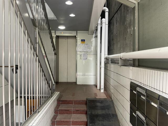 アサヒビルのバルコニー| 