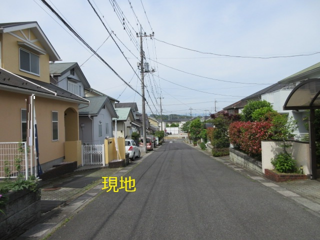 中古戸建　東松山市殿山町7-24（リフォーム住宅）の前面道路含む現地写真