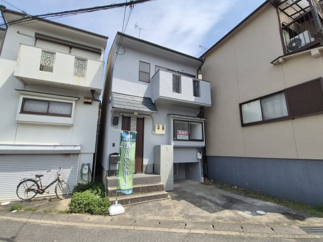 【外観】 | 物集女町御所海道　一戸建 | 駐車スペース完備です