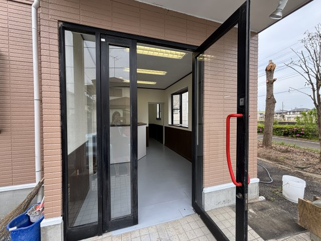 阿見中央テナントの玄関