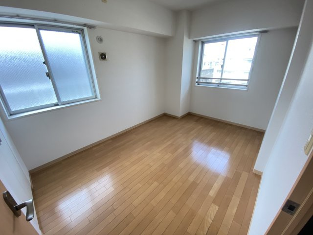UURコート茨木東中条の寝室
