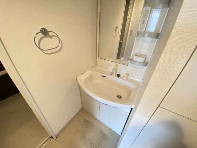 UURコート茨木東中条の洗面所