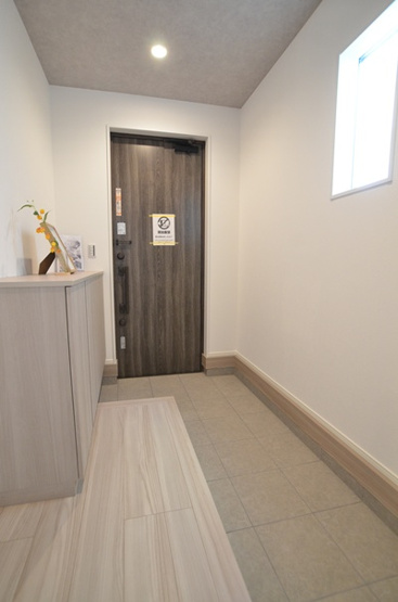 【玄関】 | 座間市南栗原6丁目　新築戸建て　全１棟【仲介手数料無料】