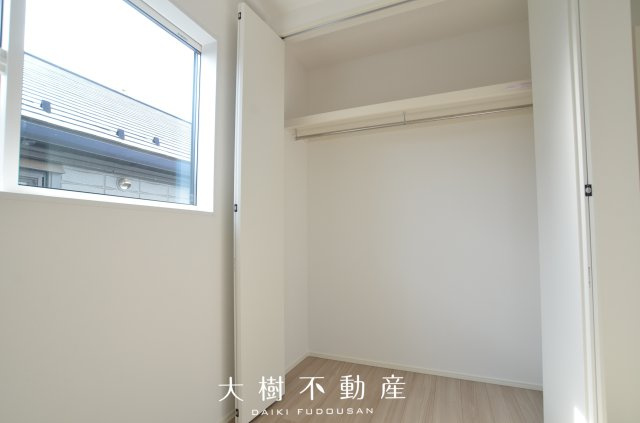 【洋室】 | 座間市南栗原6丁目　新築戸建て　全１棟【仲介手数料無料】 | 2階　洋室2（5.3帖）クローゼット