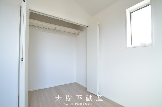 【洋室】 | 座間市南栗原6丁目　新築戸建て　全１棟【仲介手数料無料】 | 2階　洋室3（4.5帖）クローゼット
