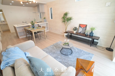 【居間・リビング】 | 座間市南栗原6丁目　新築戸建て　全１棟【仲介手数料無料】