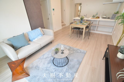 【居間・リビング】 | 座間市南栗原6丁目　新築戸建て　全１棟【仲介手数料無料】