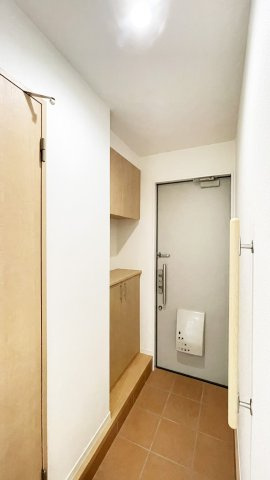 プロヌーブ中島田の玄関