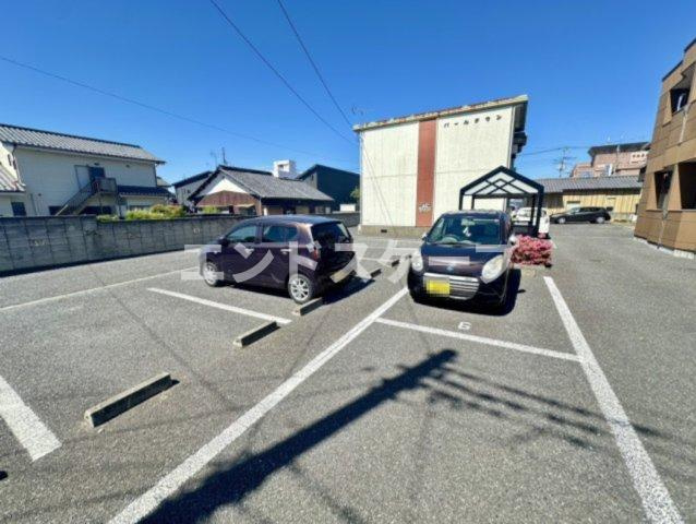 ロコタウンの駐車場|高崎、前橋のお部屋探しはエンドスケープまで！お客様の理想お聞かせ下さい♪