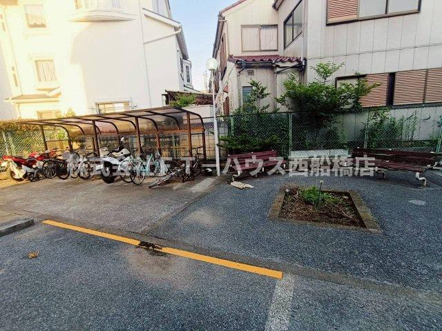 コーポラスクレインの駐車場