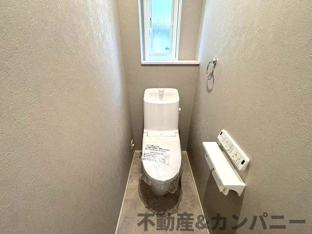 森松町の新築のおうち2号棟　松山市森松町新築戸建のトイレ|清潔感のあるトイレです