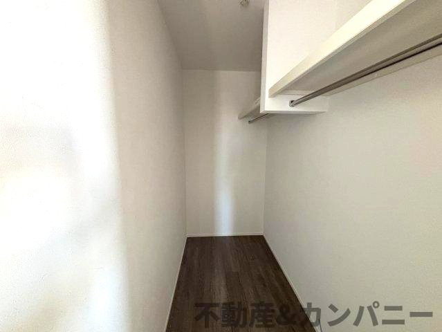 森松町の新築のおうち2号棟　松山市森松町新築戸建の収納|たっぷり収納できるウォークインクローゼットです