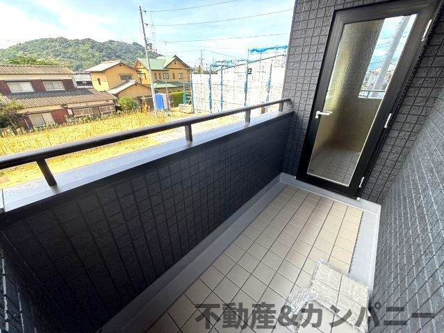 森松町の新築のおうち2号棟　松山市森松町新築戸建のバルコニー|バルコニー付きです