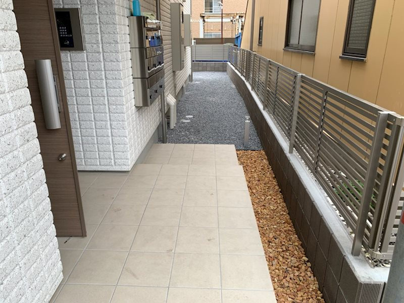ウィスティリアJinya  のエントランス