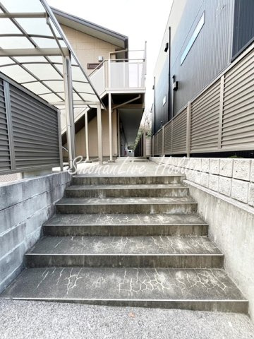 サンシティ妙蓮寺Bのエントランス