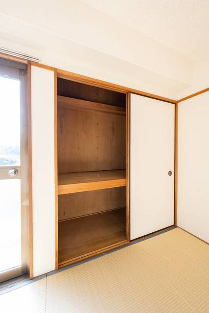川崎市麻生区岡上６丁目の賃貸マンションの収納