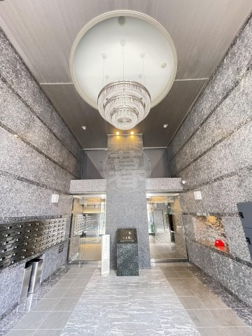 ルーブル川崎貝塚弐番館 のエントランス