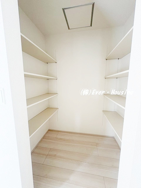 戸建 東久留米市小山５丁目の収納