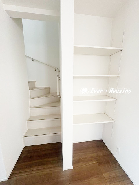 戸建 東久留米市小山５丁目の収納