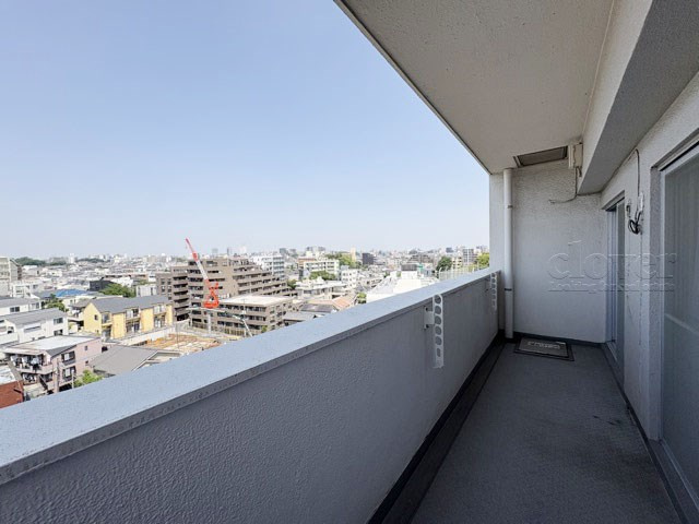 【バルコニー】 | パシフィック中野 | バルコニーの様子。ここからの眺めが、日々のストレスを発散してくれることでしょう。ちなみにバルコニーは専有部分ではなく「共用部分」の扱いです。～即日のご見学可能～　お問合せはお気軽にどうぞ。
