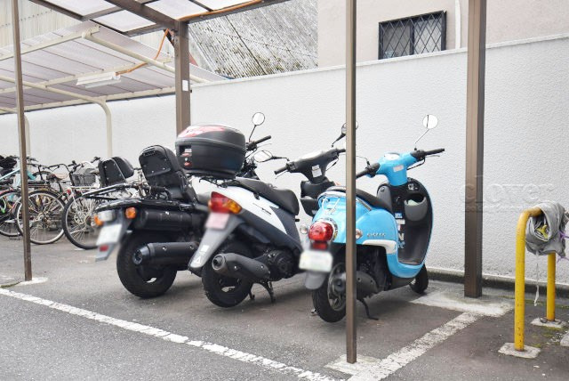 【駐車場】 | パシフィック中野 | バイク置き場。空き区画の有無や駐輪料金、サイズおよび排気量規定などについては、改めてお問い合わせください。～即日のご見学可能～　お問合せはお気軽にどうぞ。
