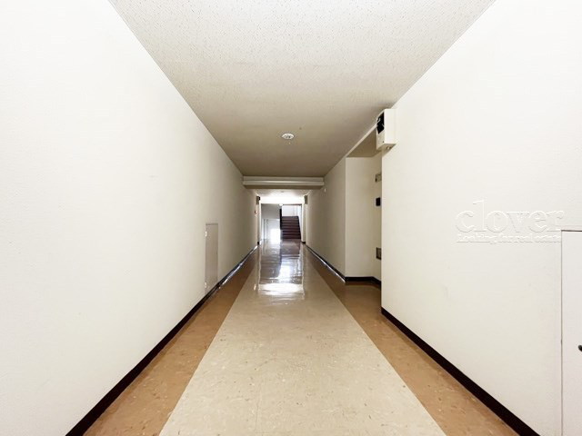 【その他共用部分】 | パシフィック中野 | マンションの共用廊下です。きれいに清掃されています。周囲のお部屋の様子も、ぜひ伺ってみてください。～即日のご見学可能～　お問合せはお気軽にどうぞ。
