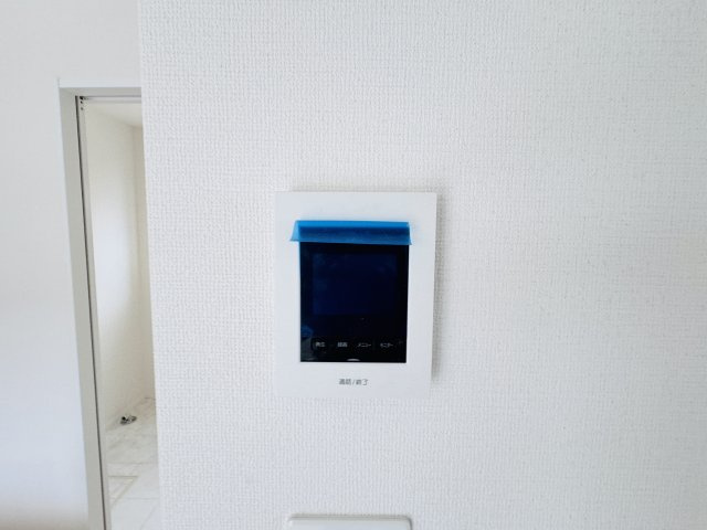 三郷市戸ケ崎５丁目新築戸建【吹上小学校：8分】のセキュリティ|来客時も安心のTVモニター付きインターフォン