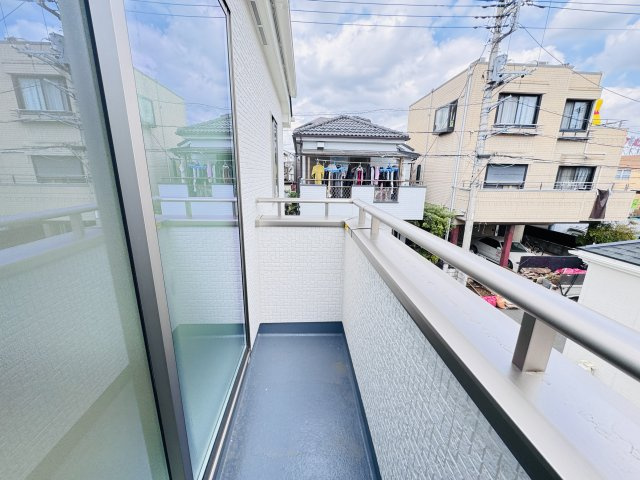 三郷市戸ケ崎５丁目新築戸建【吹上小学校：8分】のバルコニー|6.5帖洋室前バルコニー