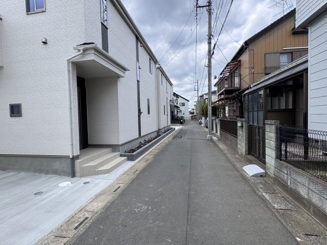 三郷市戸ケ崎５丁目新築戸建【吹上小学校：8分】の前面道路含む現地写真|北側前面道路
