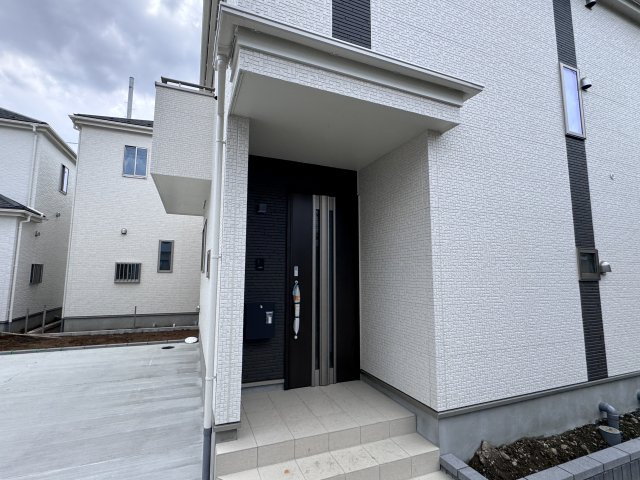 三郷市戸ケ崎５丁目新築戸建【吹上小学校：8分】のエントランス|エントランス・玄関ポーチ