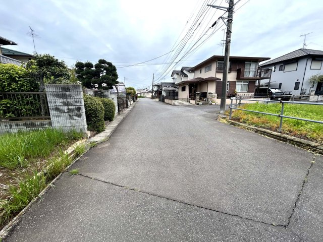 小坂町　土地約84坪の前面道路含む現地写真|前面道路含む現地写真
