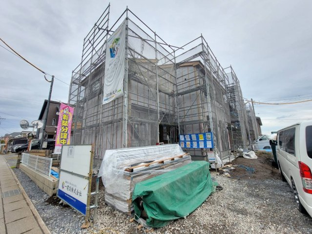 【LiveleGarden】上三川町上三川 第10　全4邸の外観|○只今建築中〇
物件の詳細は事前に資料をご用意してお待ちしております。 建築中の為、同シリーズ完成モデルハウス見学可能です。お気軽にお問合せくださいませ。
※2026年4月撮影