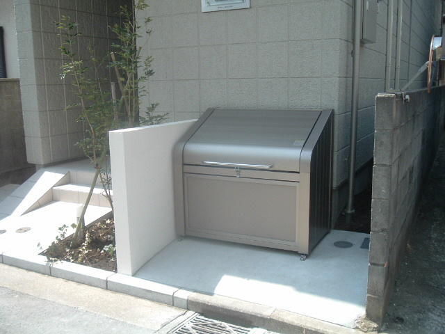 山王メゾン浜松町のエントランス|入居者用ダストボックス