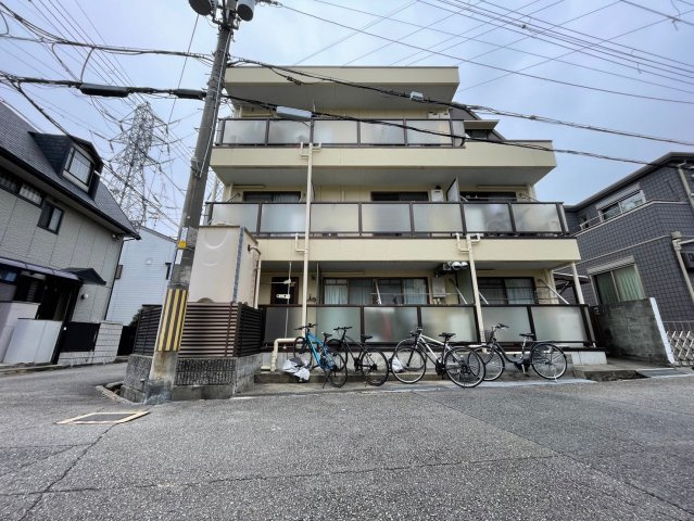 クレセント小林の外観