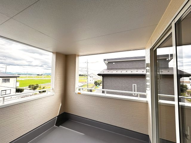 【LiveleGarden】上三川町上三川 第10　全4邸のバルコニー|〇3号棟〇
屋根付きのインナーバルコニーは、急な雨でも安心！
洗濯物も干しやすく、暮らしに頼れるスペースです☆
※2026年6月撮影