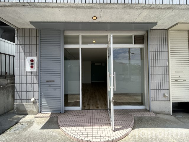 ピースフルハウスⅡのエントランス