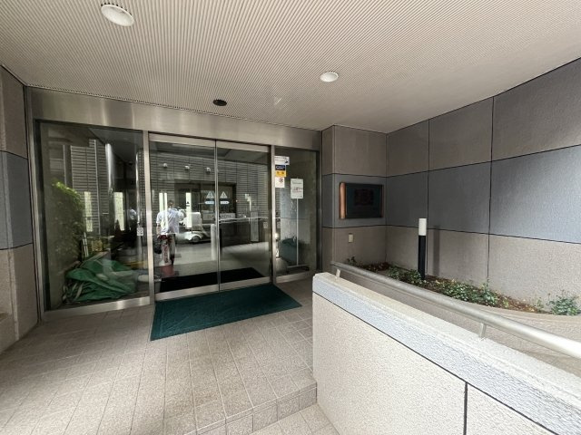 ライオンズマンシヨン山吹町のエントランス