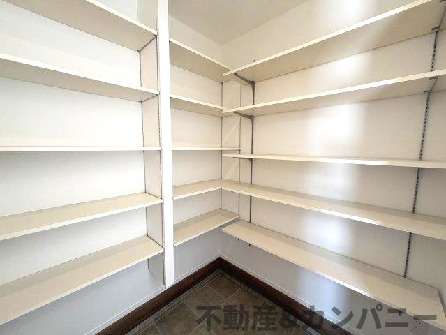 久米窪田町の新築のおうち　松山市久米窪田町新築戸建の収納|たっぷり収納できるシューズクロークです