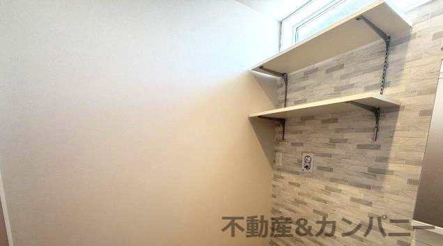 久米窪田町の新築のおうち　松山市久米窪田町新築戸建のランドリースペース|タオルなどを収納できます