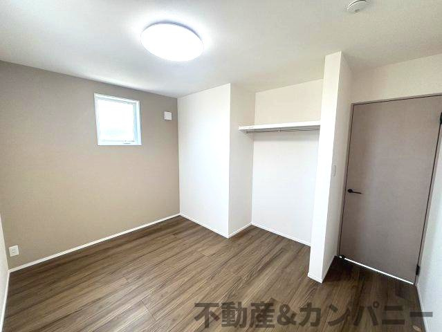 久米窪田町の新築のおうち　松山市久米窪田町新築戸建の洋室